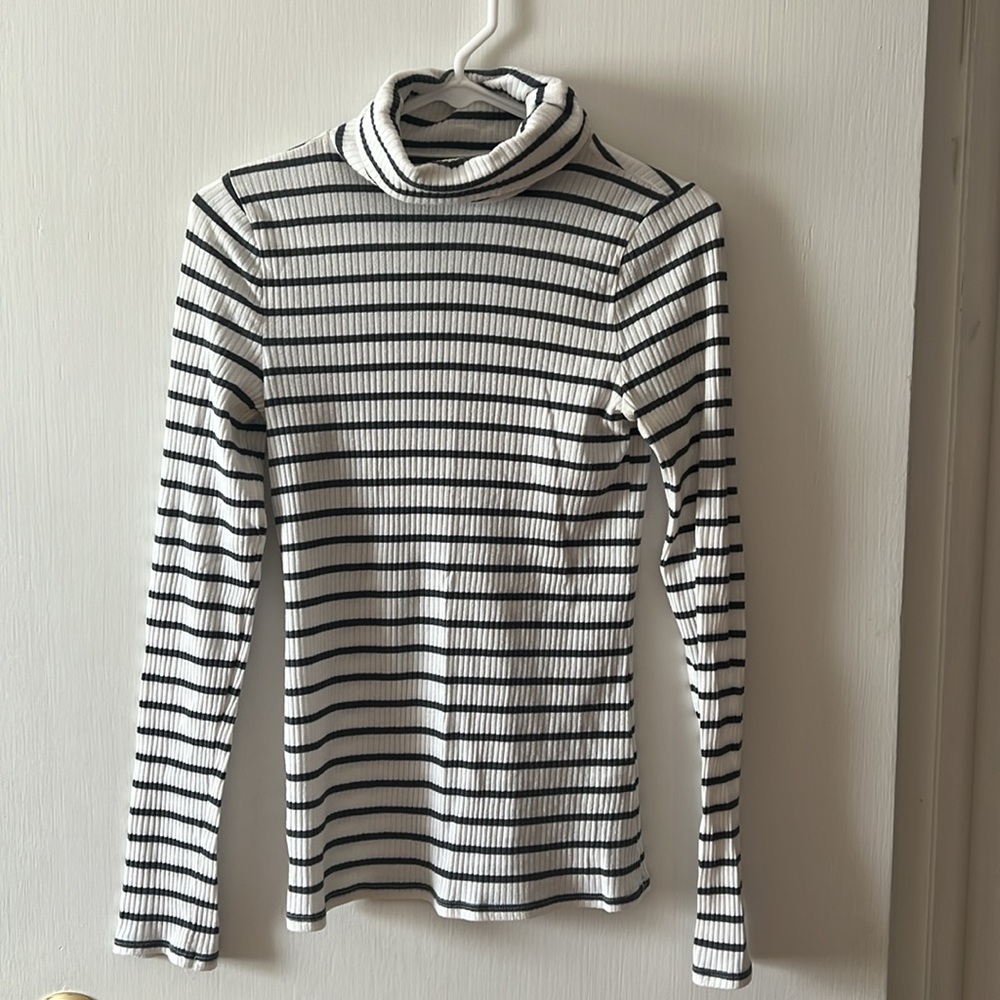 Abercrombie & fitch turtle neck long sleeve tee 2pack